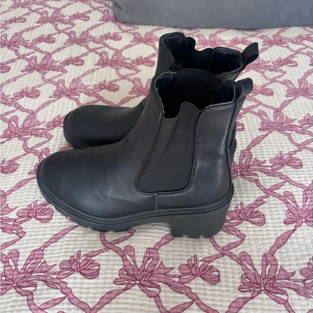 boots - Picture 2 of 4